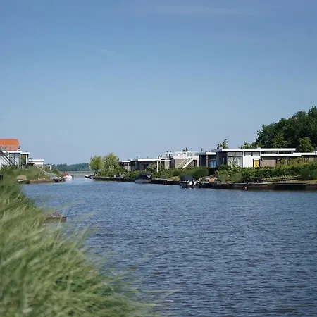 With Veranda, Near The Veluwemeer Chalé